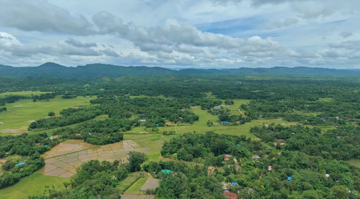 Open, buildable land across the corridor